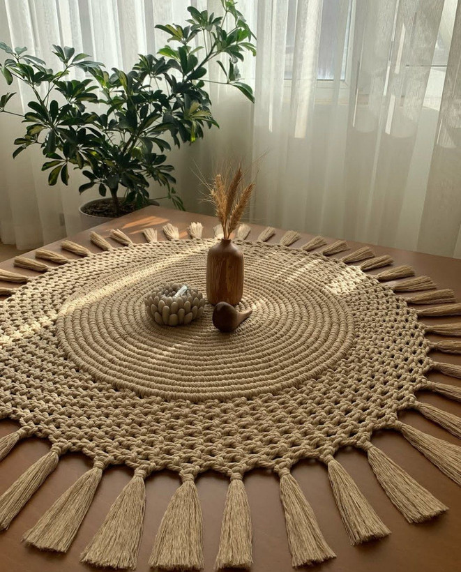 رومیزی گرد مکرومه منگوله دار