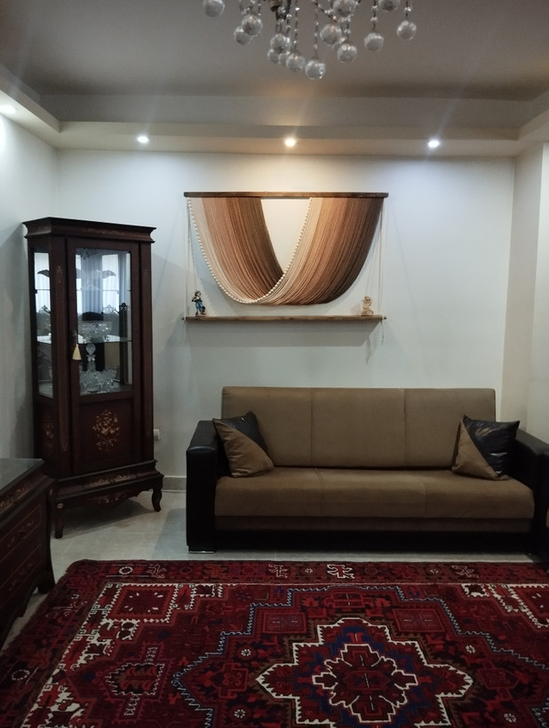 آویز دیواری مکرومه طرح هلالی با شلف و مهره